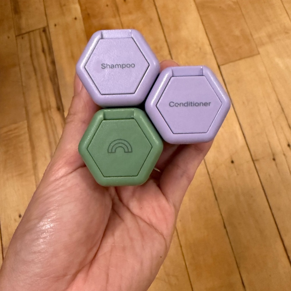 Cadence travel capsules